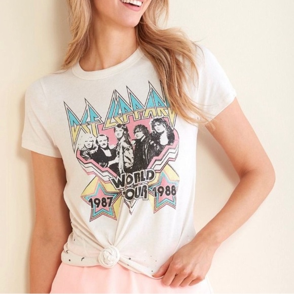 Chaser Tops - Chaser | Def Leppard World Tour Splattered Band Tee Size M Cream